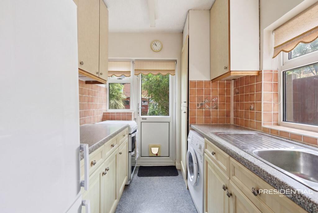 Apartment in Ilford, Clayhall - View 5