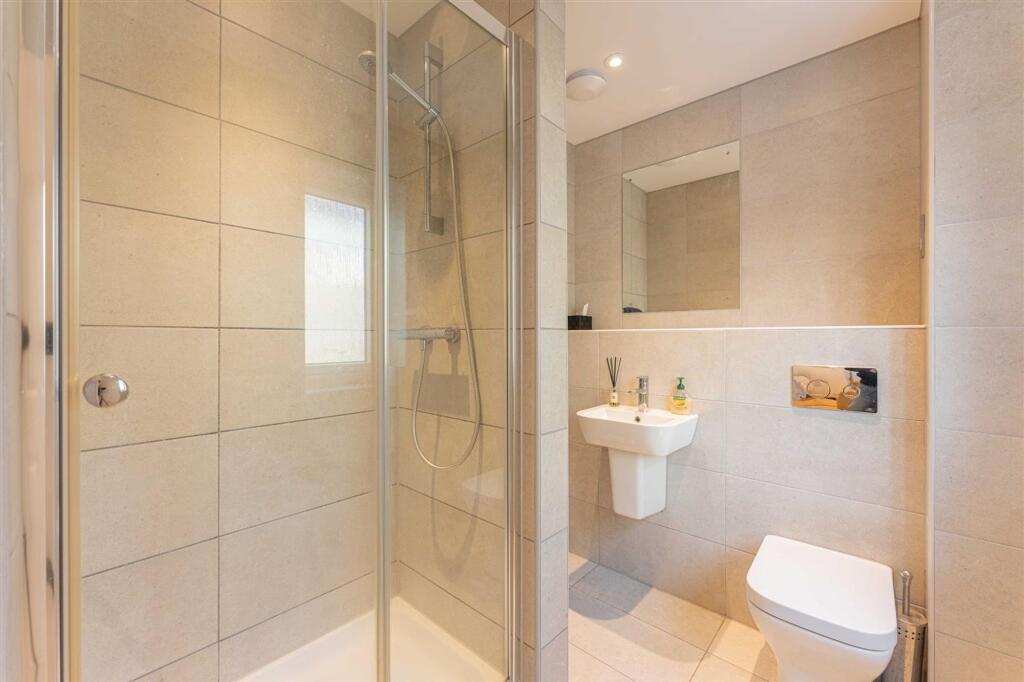 Apartment in Warwick, Emscote - View 4