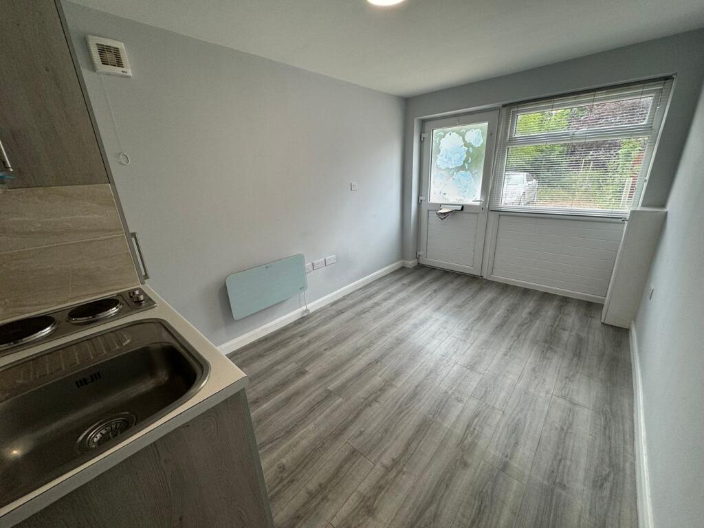 Apartment in Twickenham - View 3