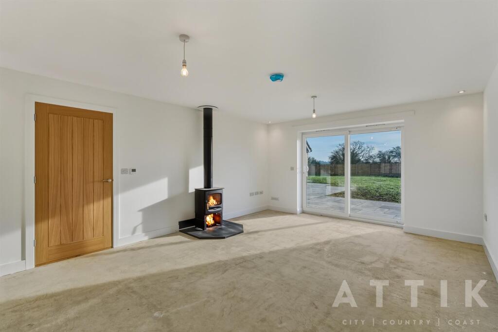 Hall Road, Brockdish photo 2