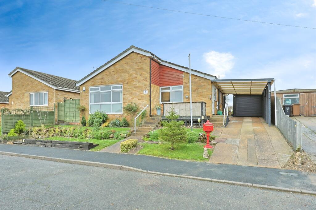 3-bed detached on Walnut Walk, Marham, £280,000
