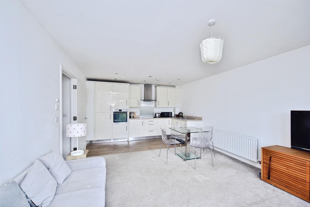 Apartment in Tonbridge and Malling, Kent - View 5