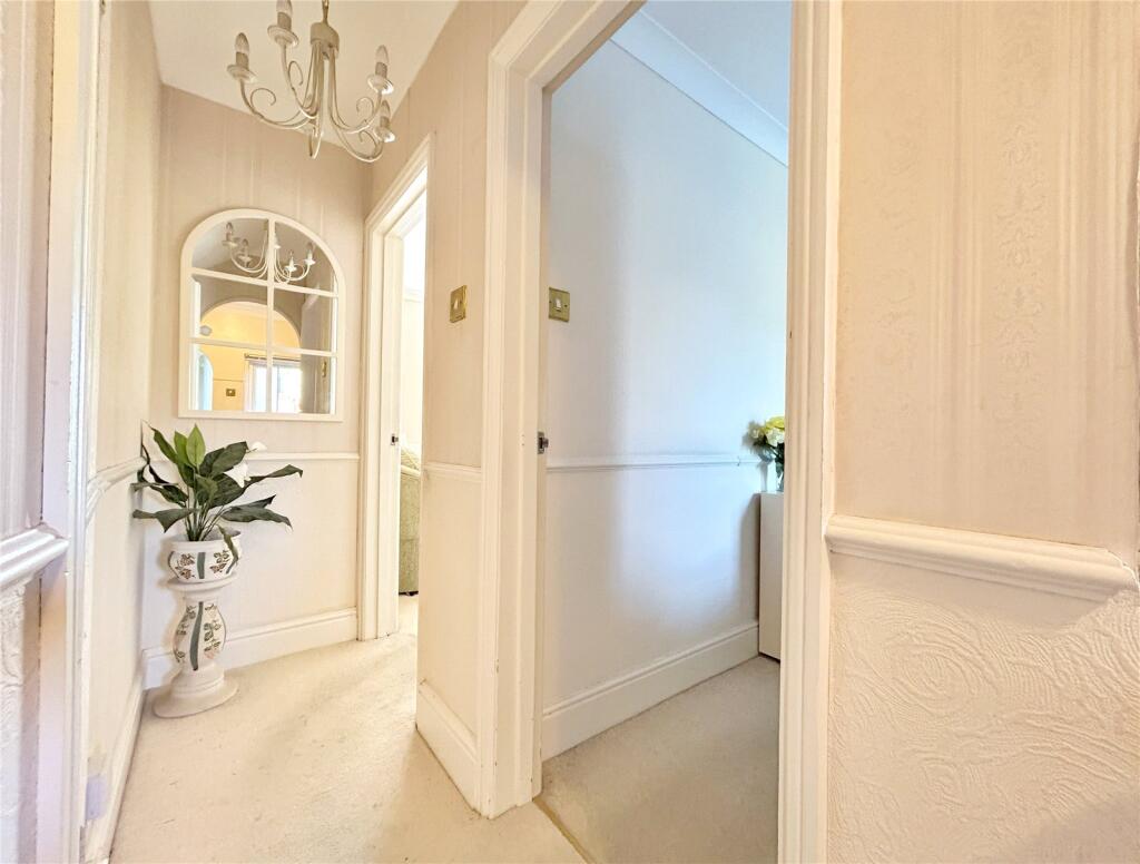 Apartment in Highcliffe-on-Sea, Highcliffe and Walkford - View 5
