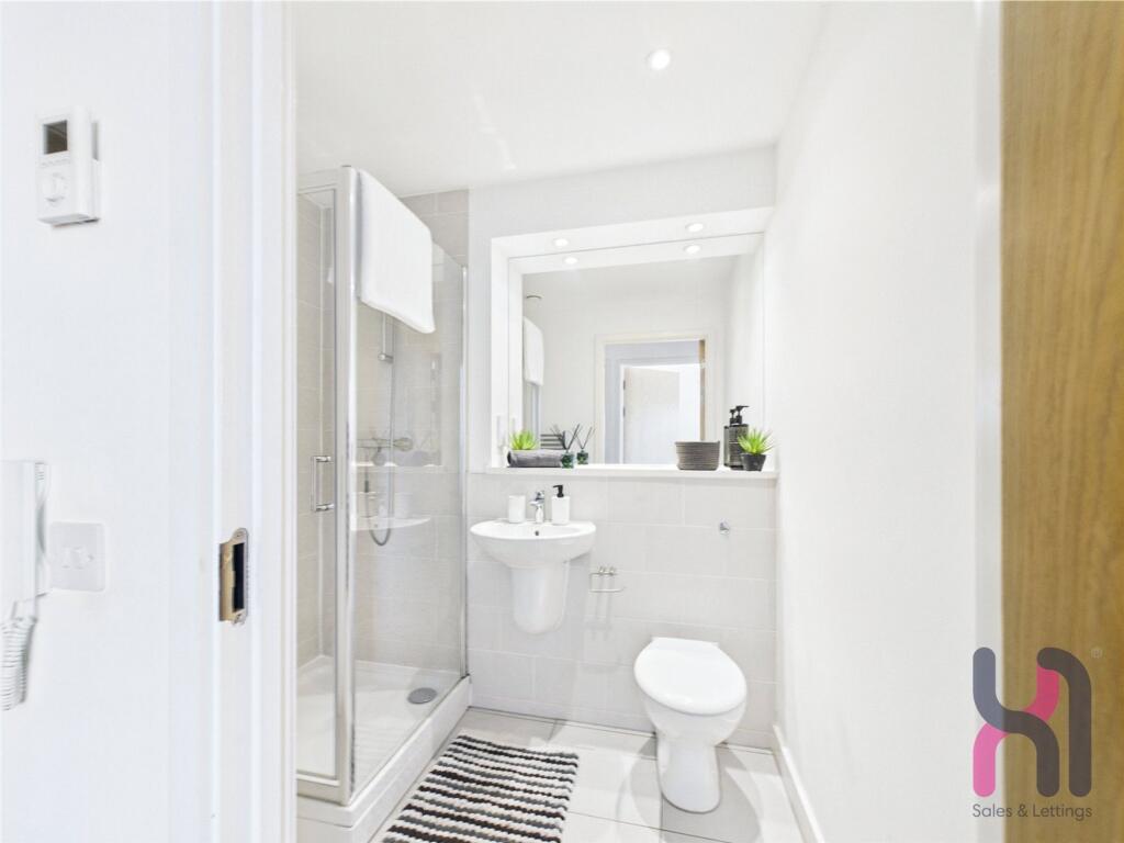 Apartment in Salford, Greater Manchester - View 5