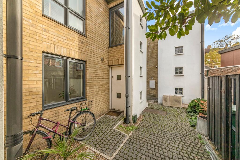 Main image of property: Vale Row,
Highbury, N5