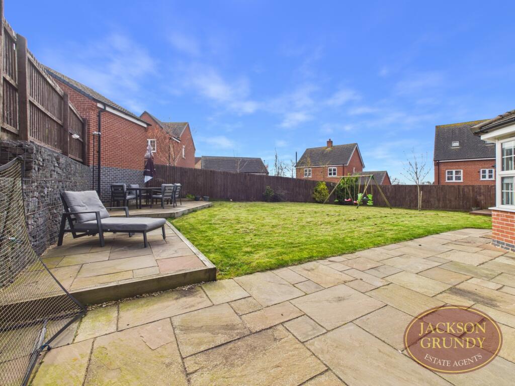 Muddiman Close, Long Buckby, NN6 7WZ photo 3