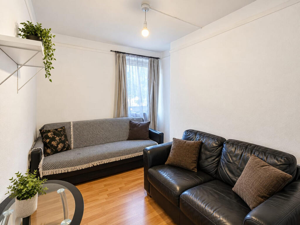 3-bed flat on Devas Street, London, E3, £325,000