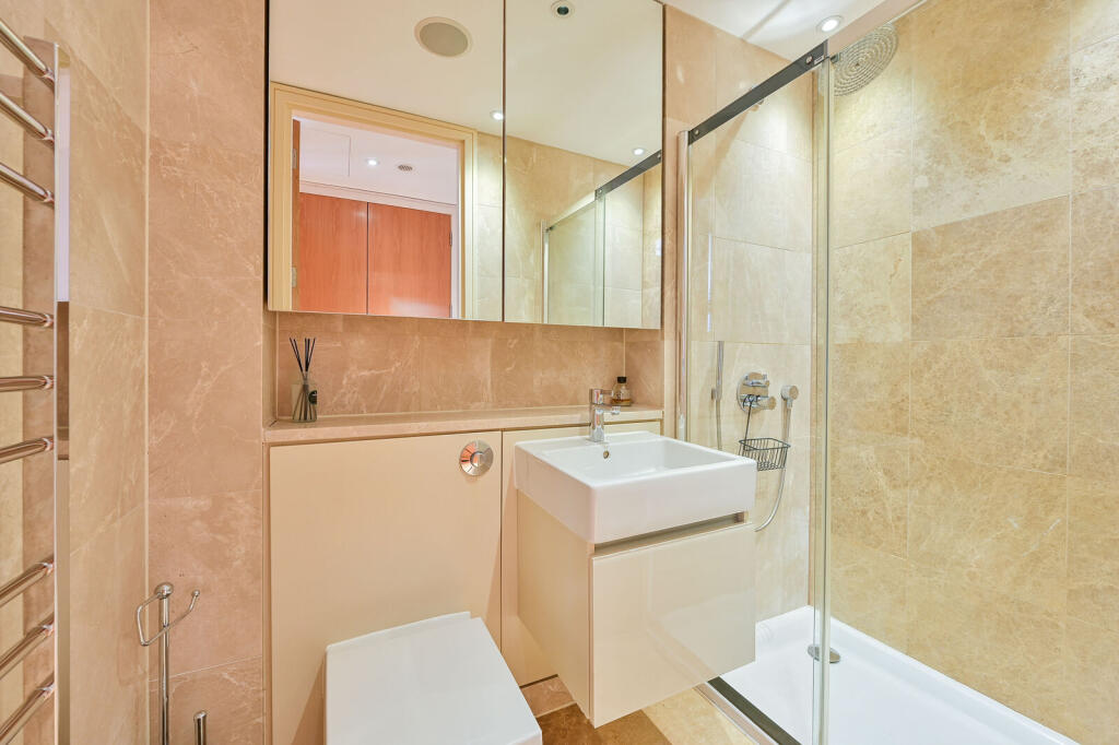 Apartment in London - More