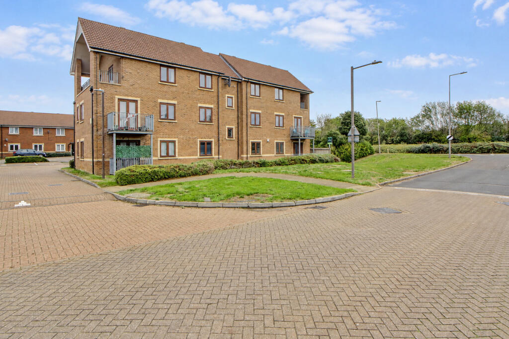 1-bed flat on Heligan Place, Westcroft, MK4, £175,000