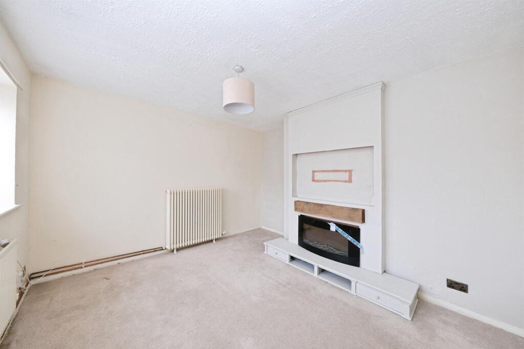 Woodside Place, Clay Cross, Chesterfield photo 2