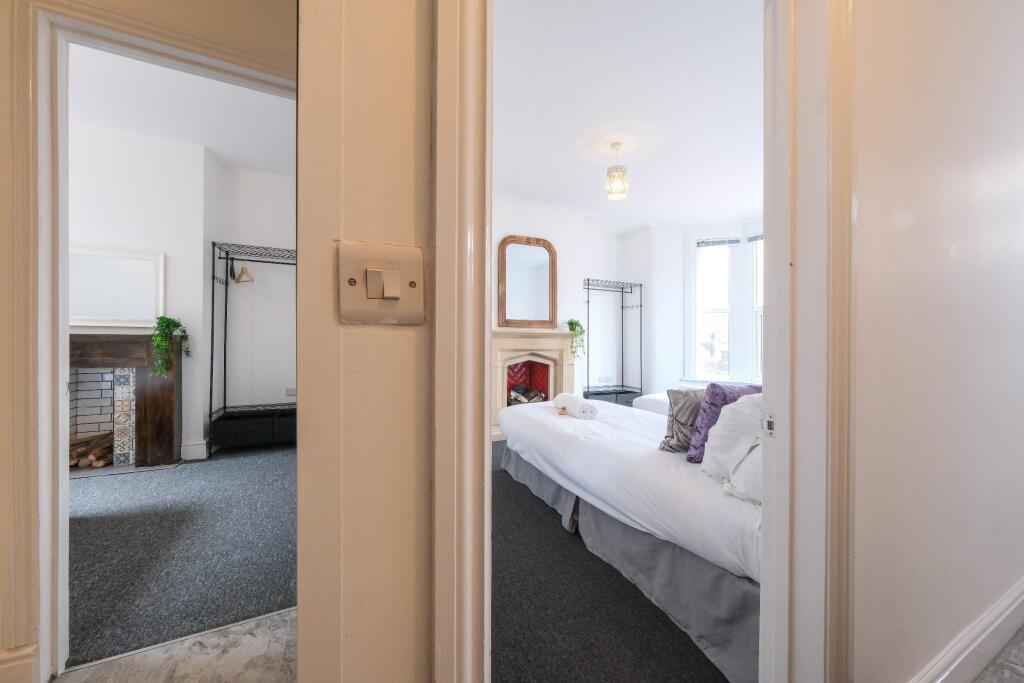 5 bedroom semi-detached house for rent