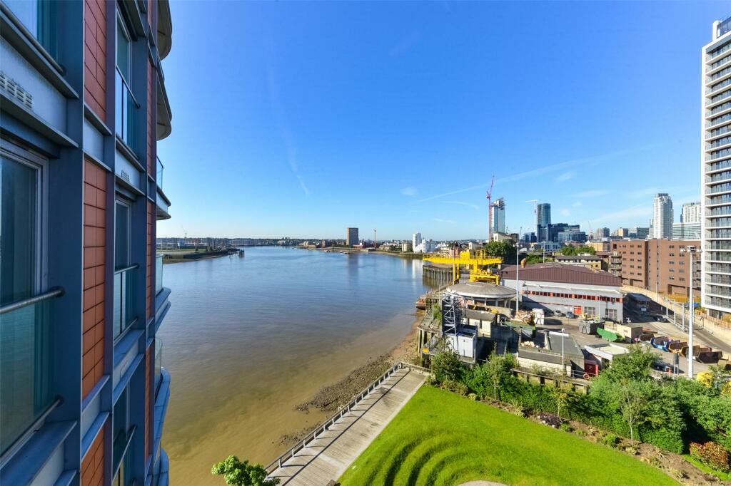 1-bed flat on Fairmont Avenue, London, E14, £390,000