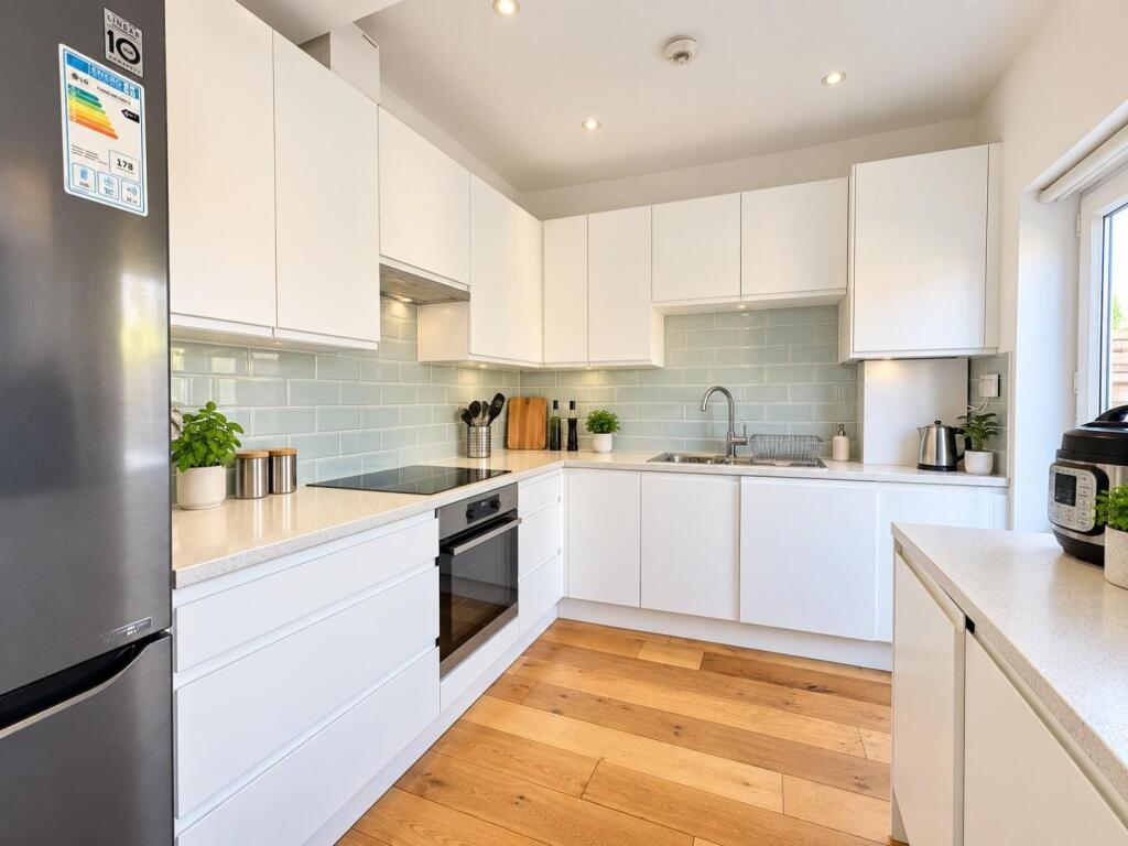 House in London, Worcester Park - View 3
