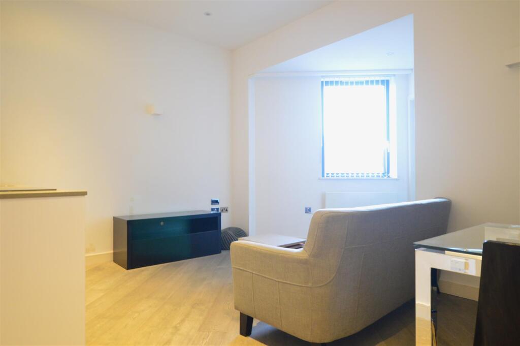 Apartment in Slough - View 3