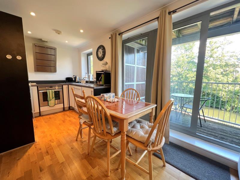 Apartment in Guildford, Surrey - View 3