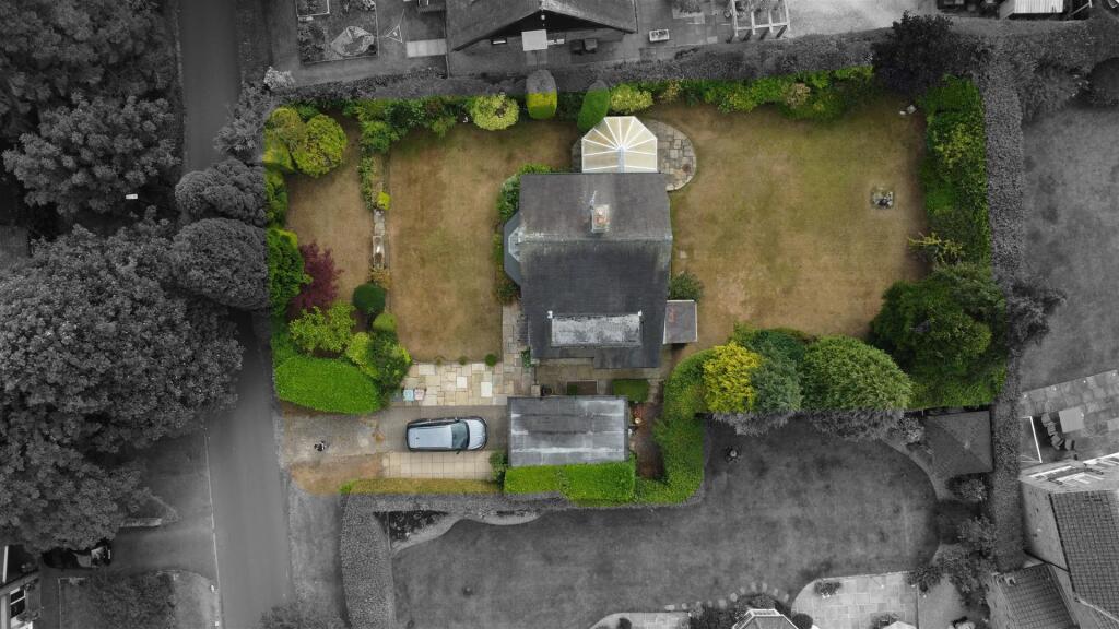 House in Leeds, Shadwell - View 2