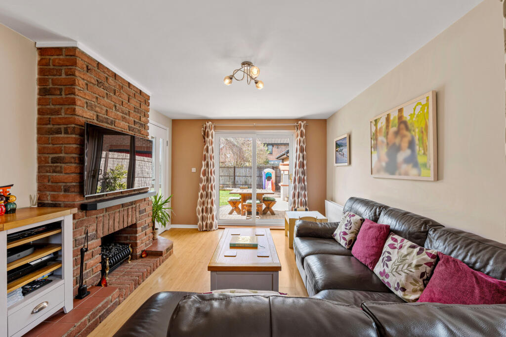 House in Reigate and Banstead, Meath Green, Horley - View 3