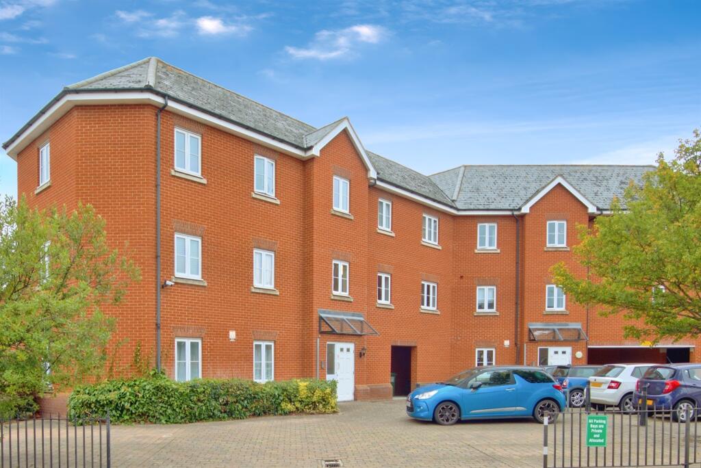 1-bed flat on Salamanca Way, Colchester, £130,000