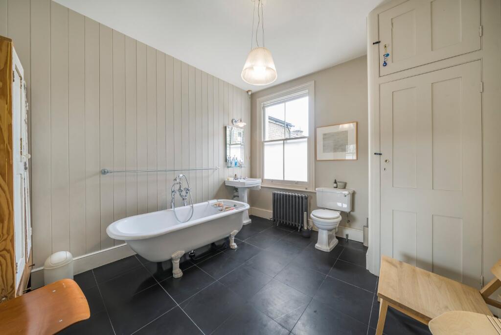 House in London - View 5