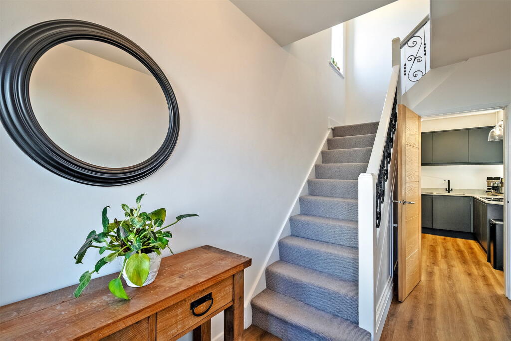 Stainburn Gardens, Moortown, Leeds, LS17 6PT photo 2