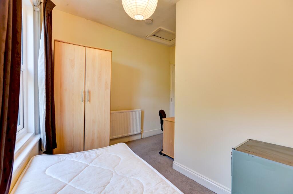 6 bedroom terraced house for rent