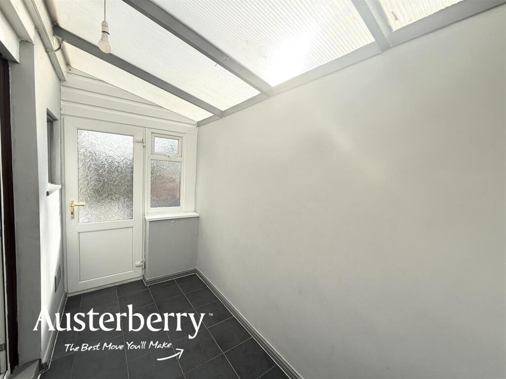 House in Stoke-on-Trent, Tunstall - View 4