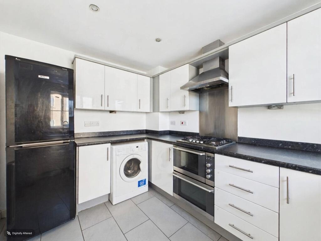 House in Hoo St Werburgh, Medway - More