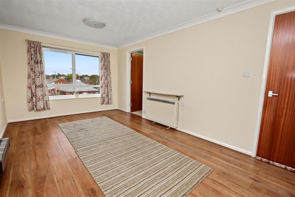 Apartment in Northampton - View 2