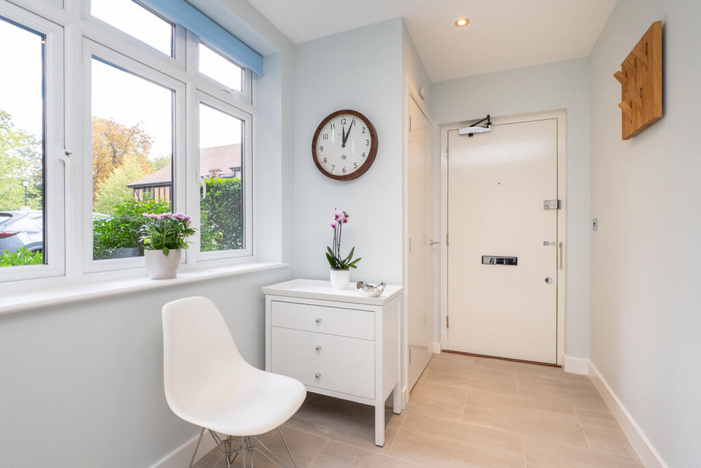 Apartment in Sutton - View 5