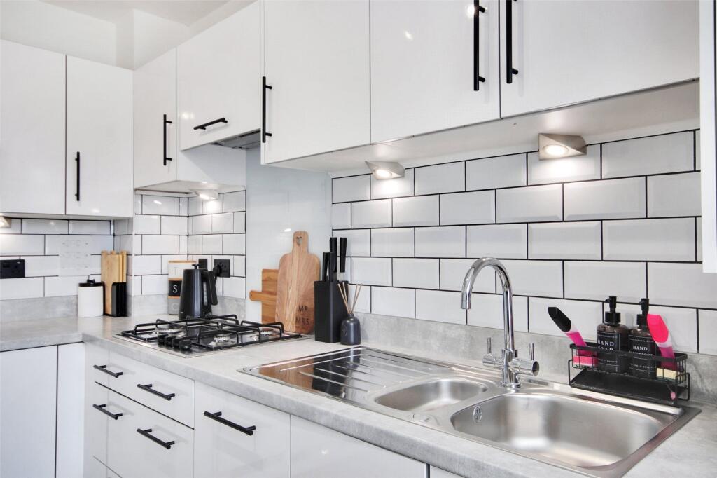 House in Folkestone and Hythe, Moorstock, Sellindge - More