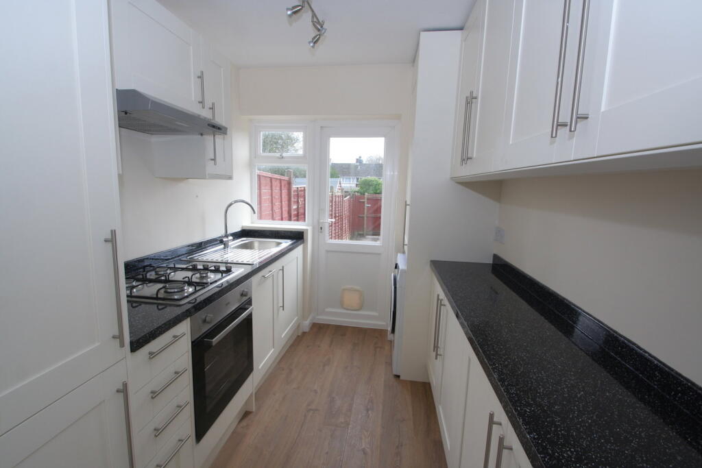 House in Basingstoke and Deane, Tadley - More