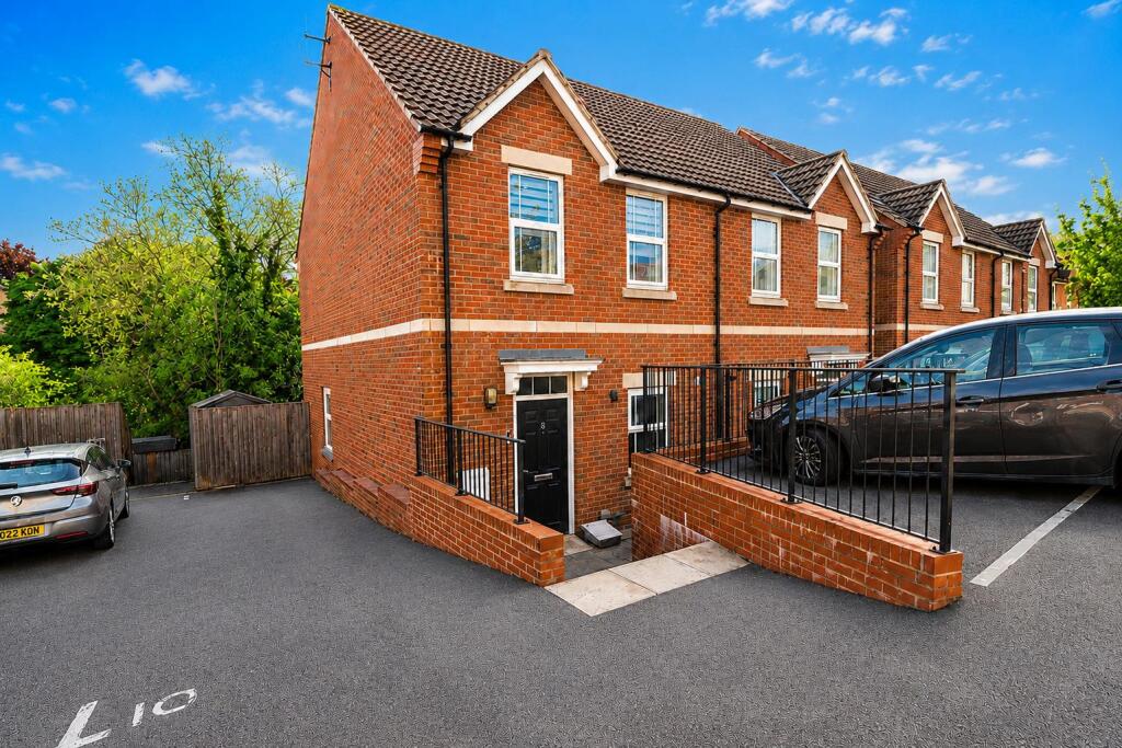 2-bed semi-detached on Robb Close, Irthlingborough, NN9 5GJ, £107,500