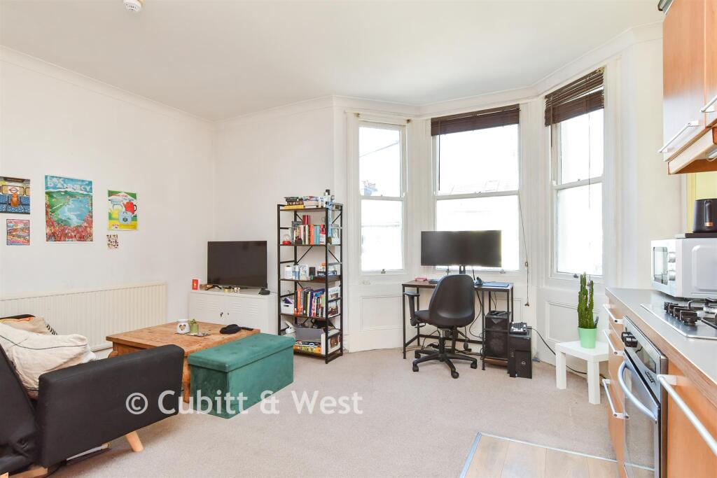 Apartment in Brighton, Round Hill - View 3