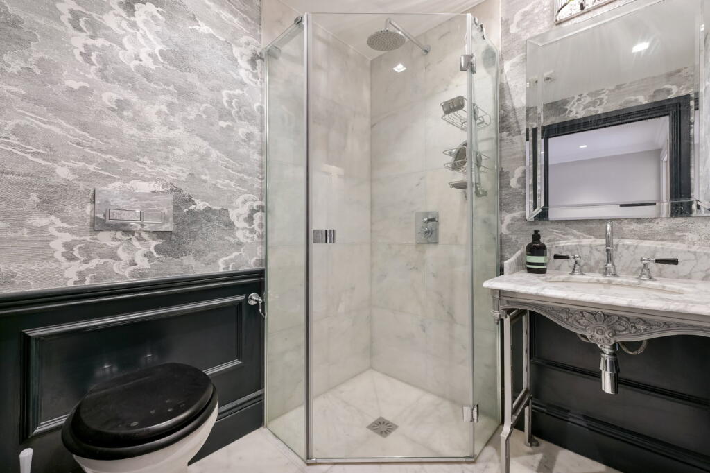 Apartment in London, Royal Borough of Kensington and Chelsea - More