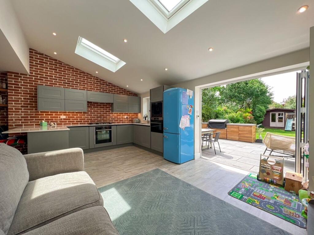 Merton Way, West Molesey, KT8. 4 bedroom house for sale