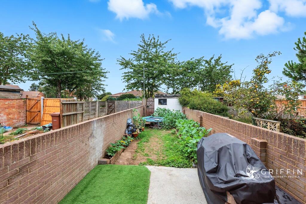 Aluric Close, Grays, RM16 photo 2