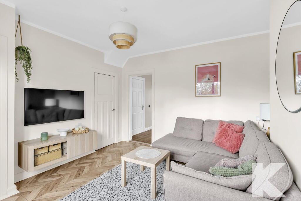 House in Oldham, Hathershaw - View 5