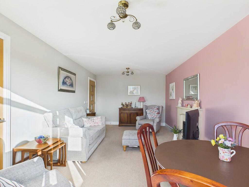 Humphrey Court, The Oval photo 2