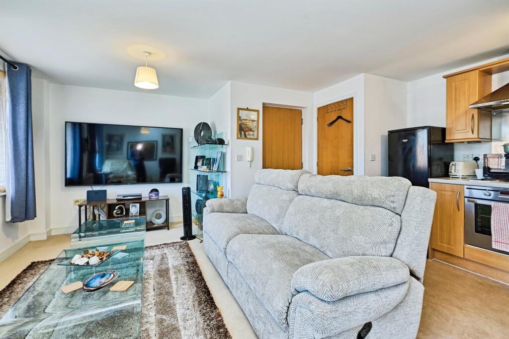 Gough Drive, Tipton photo 3