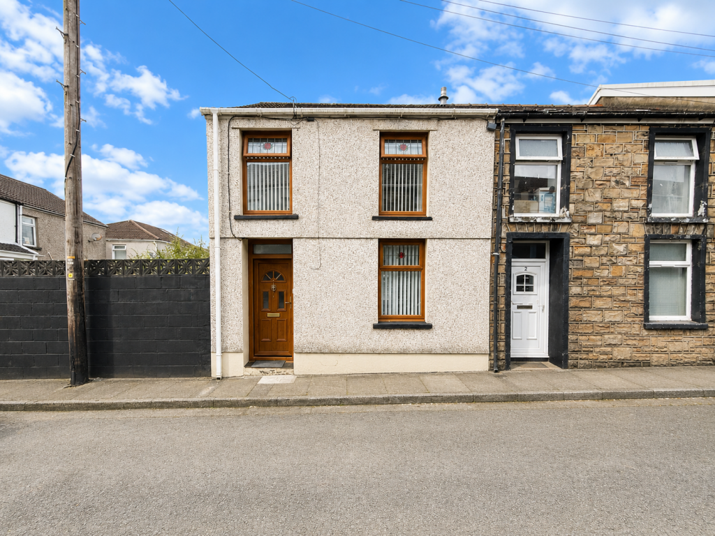 2-bed terraced on Union Street, Trecynon, Aberdare, Rhondda Cynon Taf, £125,000