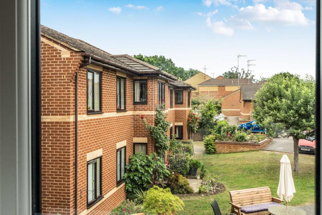 Apartment in Wokingham - View 3