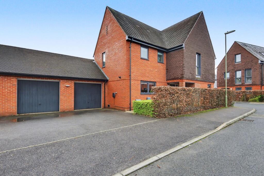 Reed Close, Swanmore, SO32 photo 5