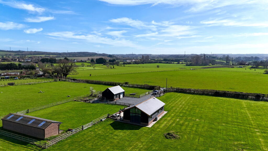 A beautiful barn conversion set in approximately 6.5 acres with stunning countryside surroundings photo 2