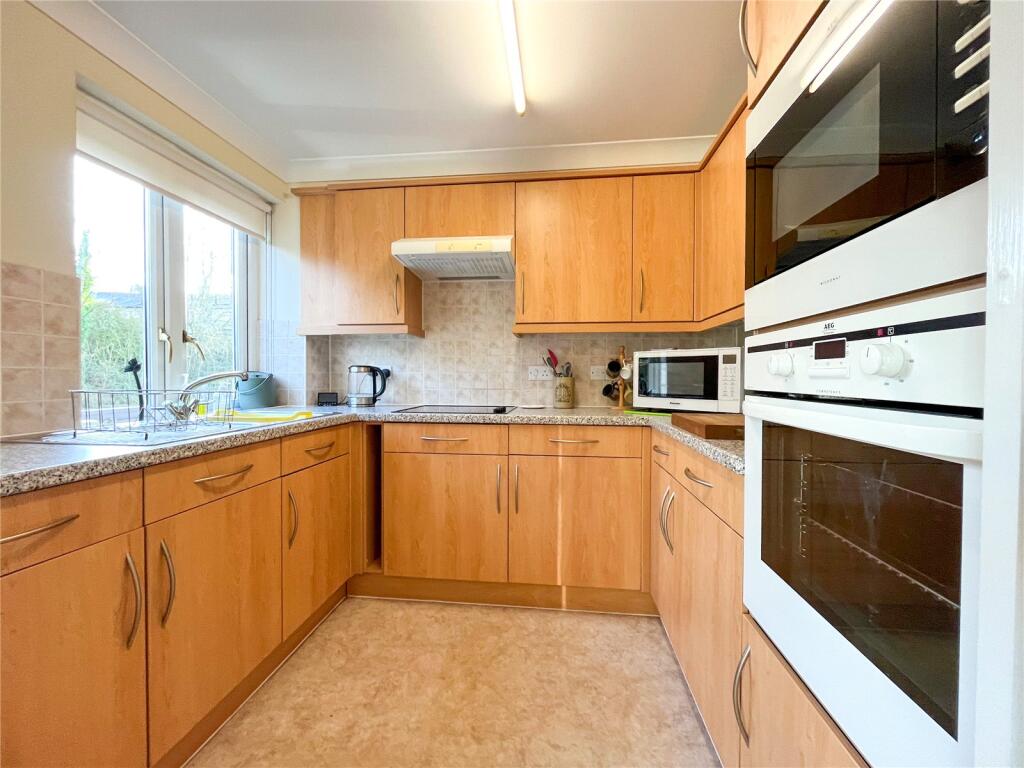 Warburton Court, High Street, Uppermill, Saddleworth, OL3 photo 4