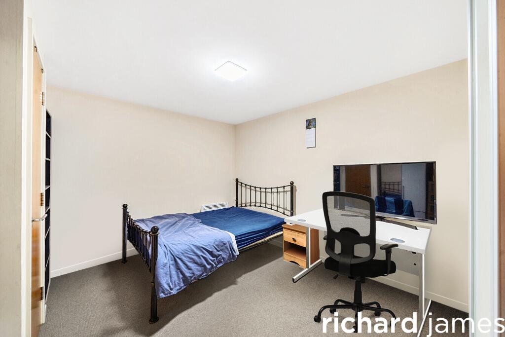 Apartment in Swindon - More