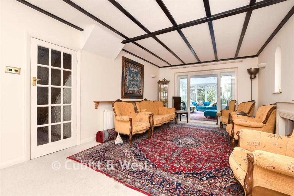 House in Banstead, Nork - More