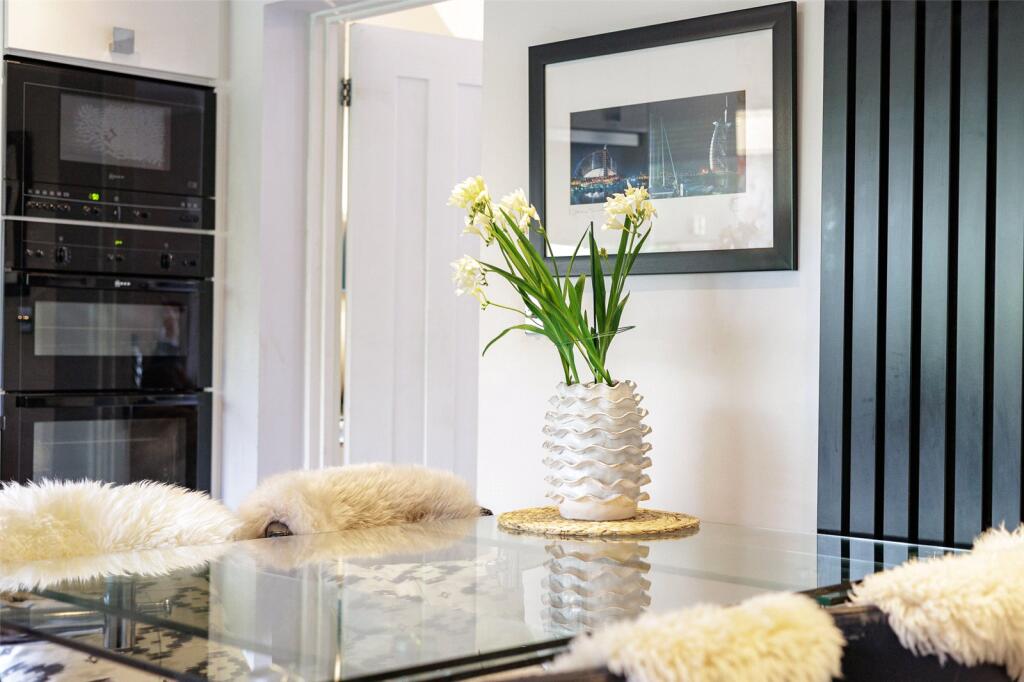 House in Cardiff, Lakeside, Cyncoed - More