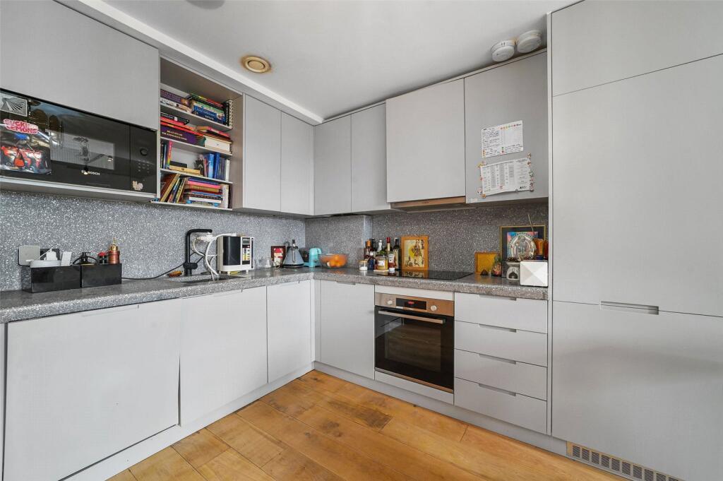 Apartment in London - View 5