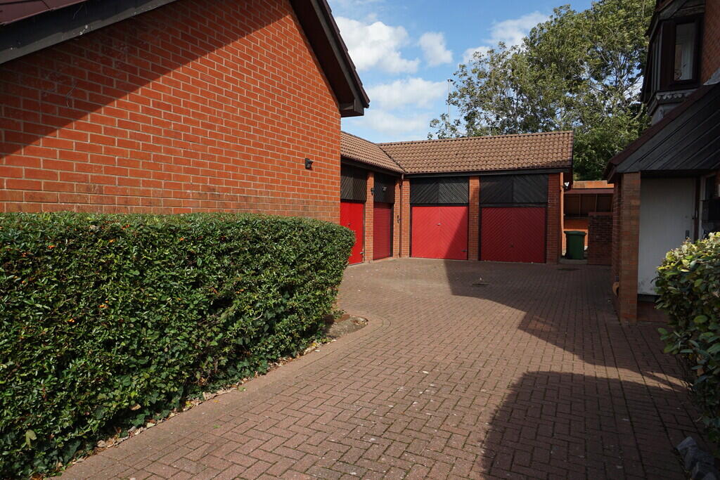 Garage 4, Carne Place - View 5