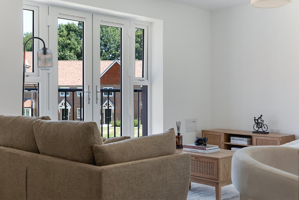 Apartment in Reigate and Banstead, Meath Green, Horley - View 2
